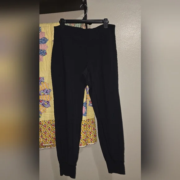 LULULEMON Elegant Black Women's Joggers - Picture 2 of 3